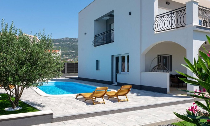 Kastel Novi House | 3 bedroom awesome home in Kastel Novi
