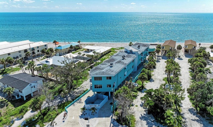 Englewood Condo | 3 Bedroom-Beach Front Condo w/Beautiful Views of the Gulf