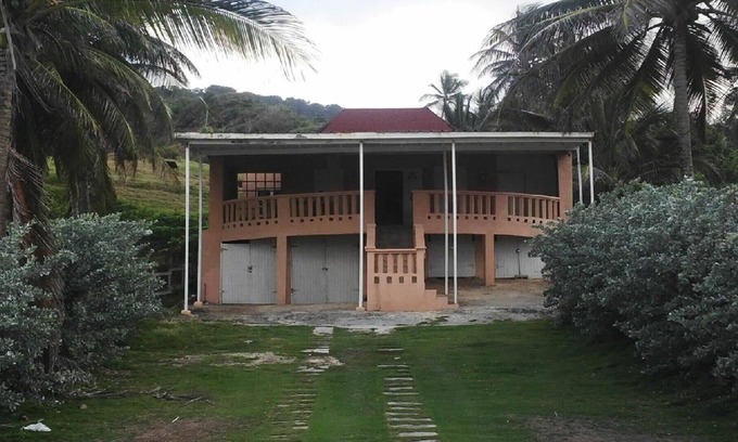 Hill Crest House | 3 Bedroom Beach-side Villa with Scenic Views of the Atlantic Ocean