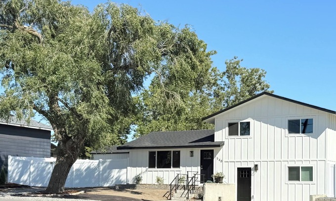 Hermiston House | 3-bedroom, Beautifully Remodeled, Large Fenced Yard