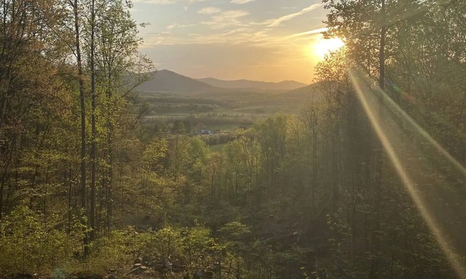 Stanardsville Cabin | 3 Bedroom Cabin near SNP with views!