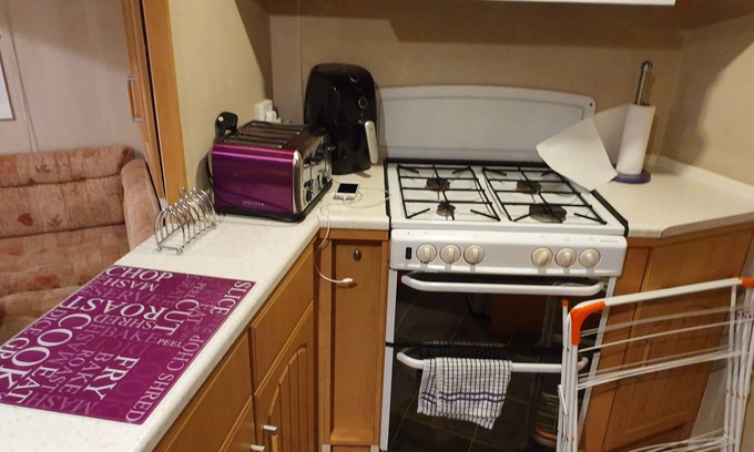 Clacton-on-Sea House | 3 bedroom caravan (sleeps up to 8 people)