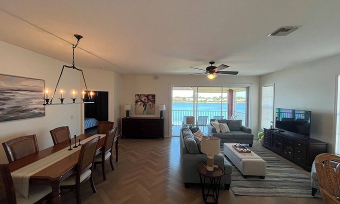 Crown Pointe Condo | 3-bedroom condo in beautiful Naples with a phenomenal lake view