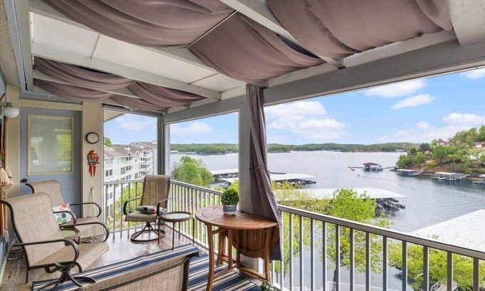 Village of Four Seasons Condo | 3-bedroom condo just 10 minutes from Lake of the Ozarks