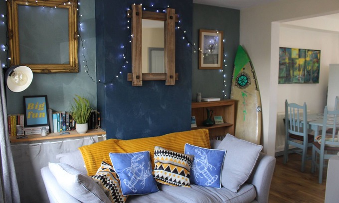 Lowestoft House | 3 bedroom end terrace close to beach