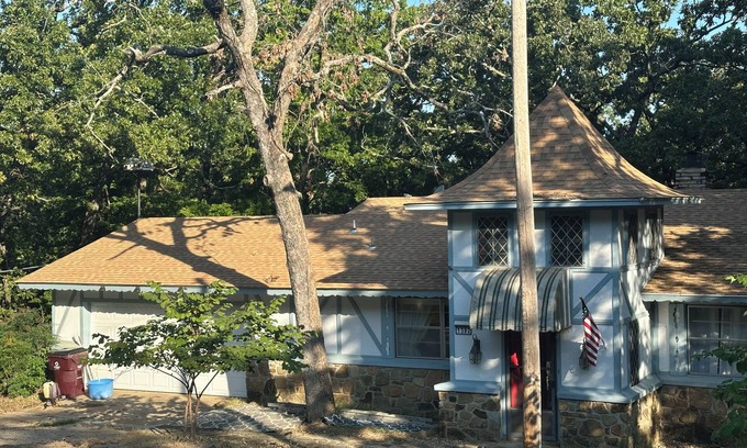 Eufaula Cabin | 3-bedroom Eufaula cove cabin with lake view and lake access