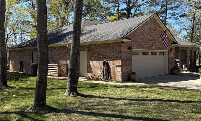 Walden on Lake Conroe House | 3-bedroom golf course home on Walden on Lake Conroe Montgomery with WiFi, AC