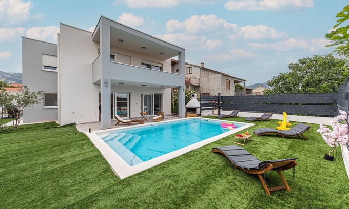 Kastel Novi House | 3 bedroom gorgeous home in Kastel Novi