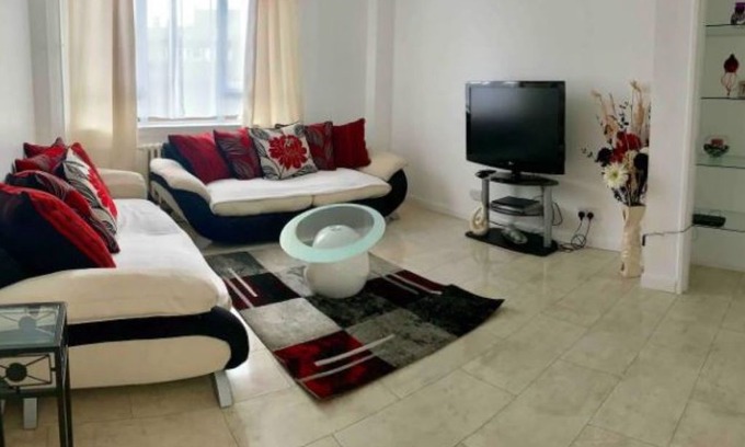 Gorgie House | 3 Bedroom Ground Floor Flat with Free Parking, minutes away from the city centre