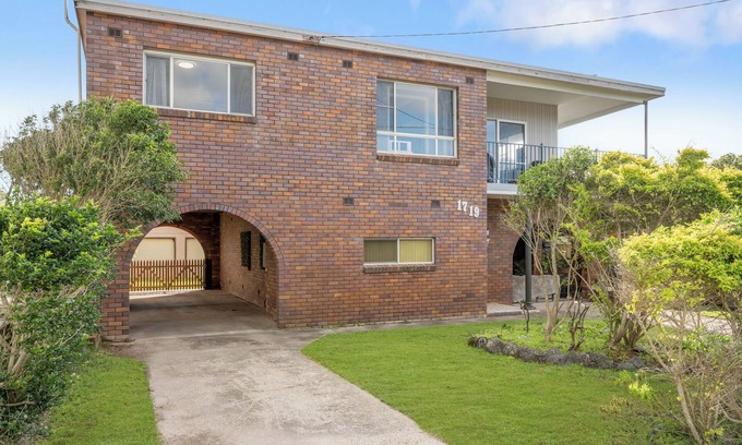 Lake Cathie House | 3 Bedroom home directly across from beach access.