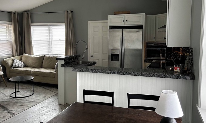 Bloomington House | 3 bedroom house 2 blocks from city pool