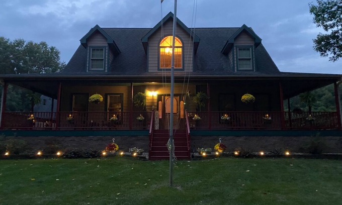 Michigan City House | 3-bedroom house in lovely Michigan City with Pool, Hot tub, WiFi, AC