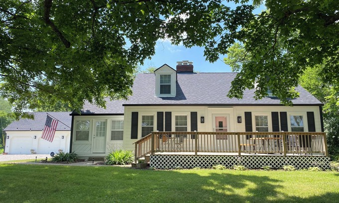 Cartersburg House | 3-bedroom house in peaceful Zionsville Equestrian Historic District