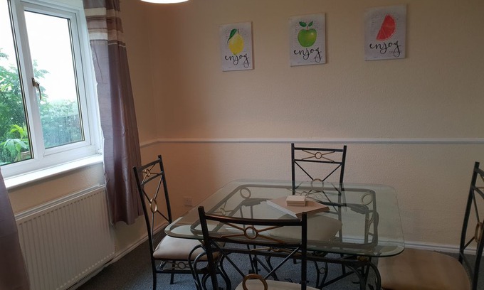 Skelton-in-Cleveland House | 3 bedroom house in Skelton, Hambledon Crescent