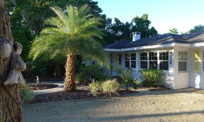 Bay Isle House | 3 Bedroom House North End of Siesta Key - Short Walk To Shell Beach