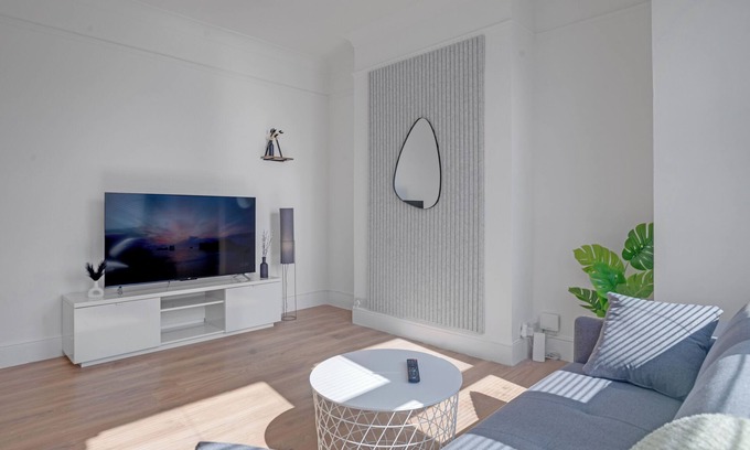 Northumberland Park House | 3 Bedroom Luxury House near Subway, Tottenham Stadium with Garden and Parking