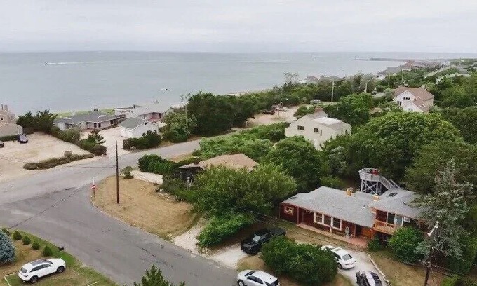 Culloden Shores House | 3 Bedroom Montauk Vacation Rental, One Block From The Private Beach!