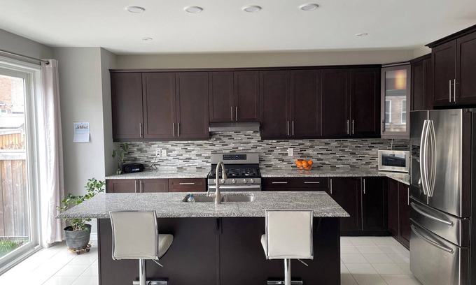 Aurora House | 3-bedroom Sunny Spacious entire detached house with study area and piano