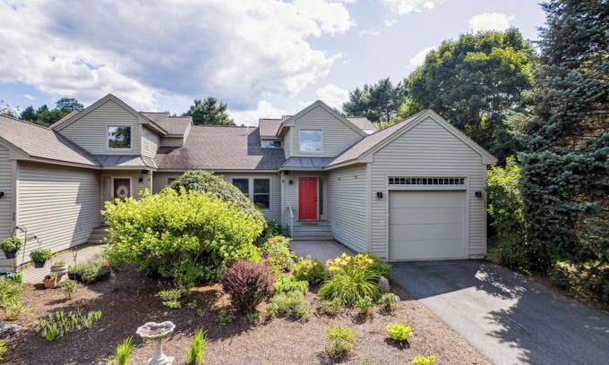 West Hartford House | 3-Bedroom Townhome Overlooking 12th Hole in Quechee, VT Recently Renovated!