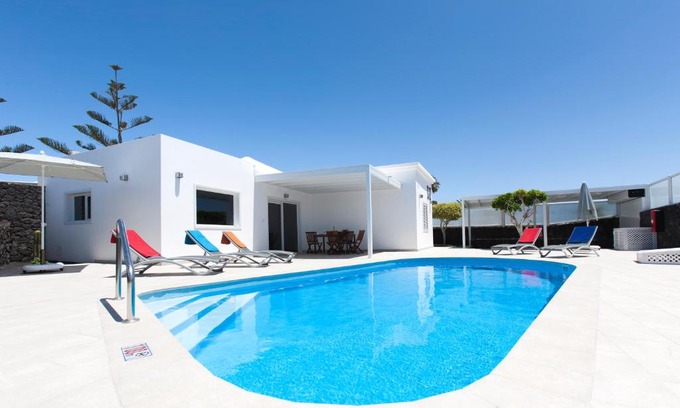 Los Pocillos Villa | 3 bedroom Villa Delphi with private heated pool.