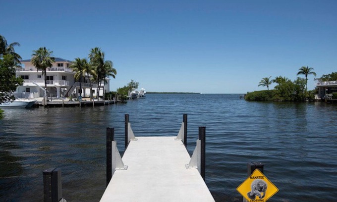 Tavernier House | 3-bedroom Waterfront House with Pool & Dock in Tavernier. Relax and unwind