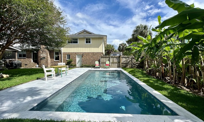 Isle of Palms House | 3 BR 2.5 BA House | Pool | 3 Min Walk To The Beach | Chef's Kitchen