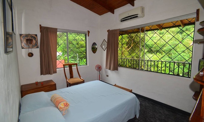 Manuel Antonio House | 3 BR 2 B SPACIOUS HOUSE NEAR THE SOCCER FIELD IN MANUEL ANTONIO