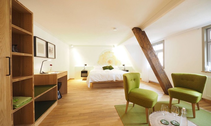 Nehren Apartment | 3 Dicke Eiche Zimmer, 31qm, 1 Schlafraum, max. 2 Personen
