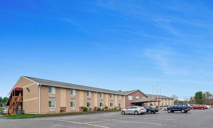 Foxboro Hotel | 3 Family-Friendly Units, FREE Breakfast, Walk to Nature Trail & Cranberry Bog!