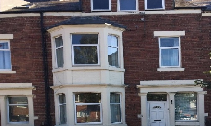 Newcastle-upon-Tyne House | 3 floors of accommodation (wallsend)