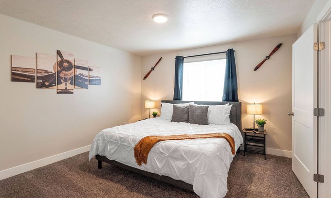 Cedar City Apartment | 3 King Beds | Step Free | 400+ WiFi | Work Here