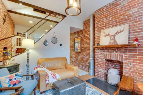 Lawrenceville House | 3 Mi to Dtwn Charming Row House in Pittsburgh