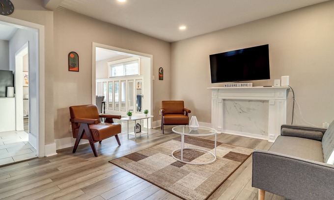 Detroit House | 3 Mi to Dtwn Detroit: Spacious Home w/Yard!