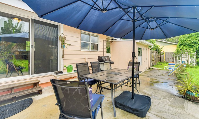 Southgate House | < 3 Mi to Dtwn: Pet-Friendly Sarasota Stay w/Yard