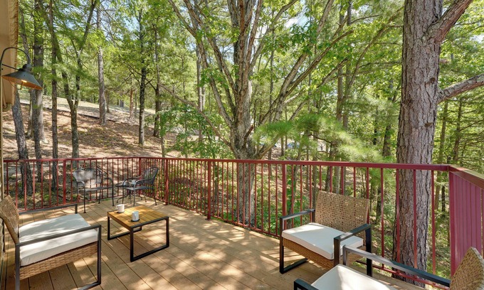Kimberling City Cottage | 3 Mi to Table Rock Lake: Cozy Cabin in the Woods!