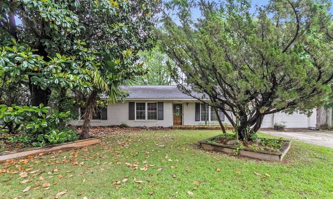 Northport House | 3 Miles from Campus and 1 mile from downtown Tuscaloosa!