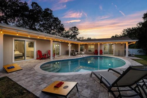 Harbor Bluffs House | 3 Mins to Beach Heated Pool Ping Pong Pool Table