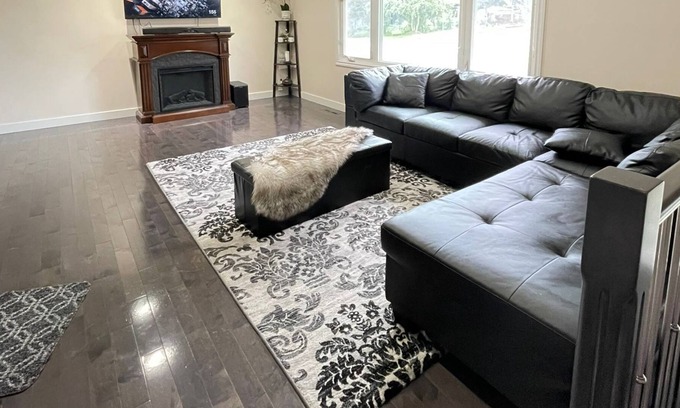Northwest Calgary House | 3 mins walk to Foothills medical centre