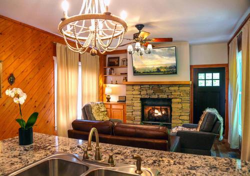 Mirror Lake House | 3 minutes to posh Downtown or majestic Dry Falls