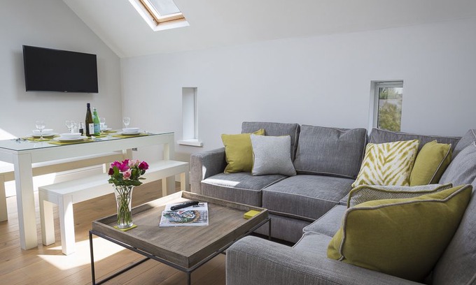 Bugford Cottage | 3 New Barn, Hillfield Village, DARTMOUTH