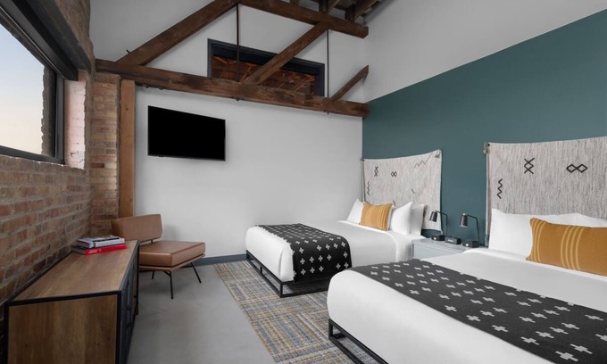 People's Freeway Hotel | 3 Rafter Rooms at evo Hotel, Free Parking & Dogs are Welcome!