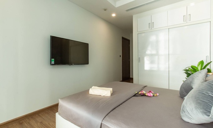Tu Liem Apartment | 3 RB - King bed #Green Bay Hanoi near JW Marriott