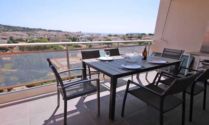 Sainte-Maxime Apartment | 3-room apartment - 5 people - Residence swimming pool - Air conditioning - Wifi - Sea view -.