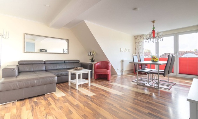 Binz Apartment | 3-room vacation apartment in Haus Godewind in Binz, beach chair on the beach