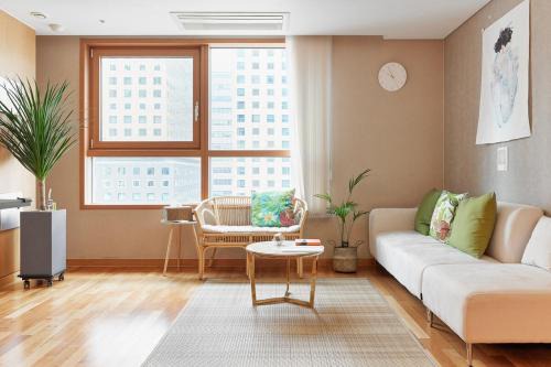 Jongno Apartment | 3 Rooms, 2 Baths, Botanical Suite Seoul, Stunning view from a high-floor