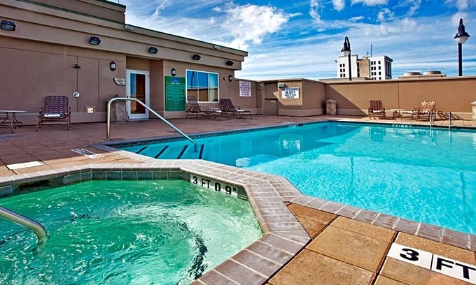 Historic District - North Hotel | 3-Star Hotel ∙ Holiday Inn Express Savannah - Historic District, an IHG Hotel
