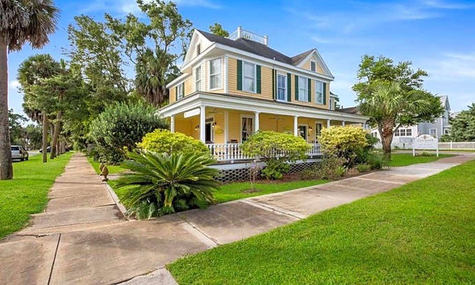 Historic Downtown Apalachicola Hotel | 3-Star Hotel ∙ Coombs Inn & Suites, Ascend Hotel Collection