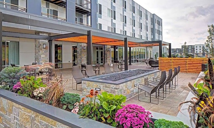Appleton Hotel | 3-Star Hotel ∙ Courtyard by Marriott Appleton Riverfront