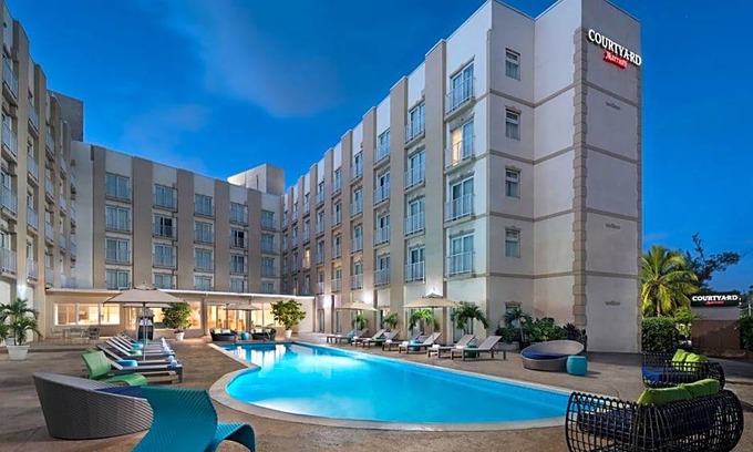 Downtown Nassau Hotel | 3-Star Hotel ∙ Courtyard by Marriott Nassau Downtown/Junkanoo Beach