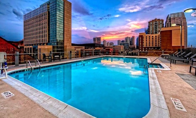 Rutledge Hill Hotel | 3-Star Hotel ∙ Hilton Garden Inn Nashville Downtown/Convention Center